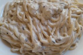 Creamy pasta whit black truflles