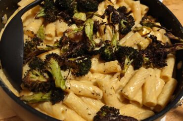 Honey mustard rigatoni and cheese with broccoli