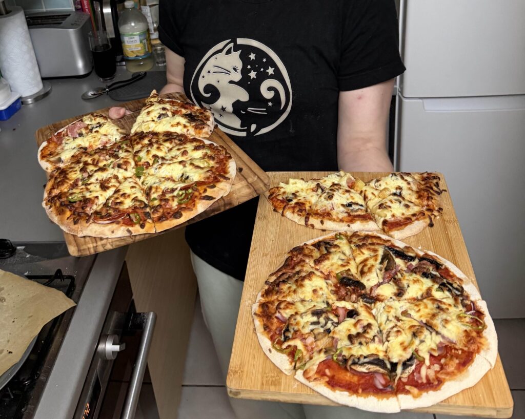 Not very experienced with making pizzas yet. But these are the ones I made today, I'm pretty proud, thought I might share! ^.^ Friends loved them, thank god