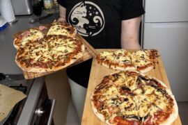 Not very experienced with making pizzas yet. But these are the ones I made today, I'm pretty proud, thought I might share! ^.^ Friends loved them, thank god