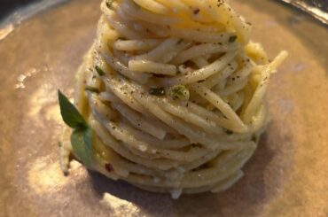 Spaghetti with pistachio pesto