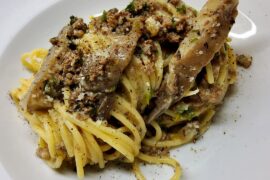 Spaghetti with oyster mushrooms, beef and pork