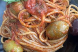 Spaghetti all'arrabbiata with olives! 🫒