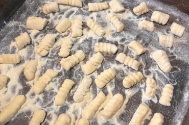 Tried to make sardinian malloreddus and apulian orecchiette for the first time ever
