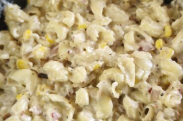 White sauce pasta cheyyatam jarigindhi😋