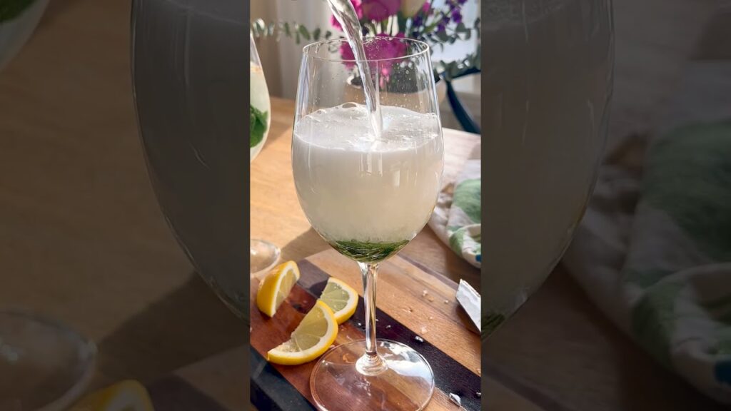 Hugo Spritz the Italian Way (Non-Alcoholic) #mocktails #spritz #easyrecipe