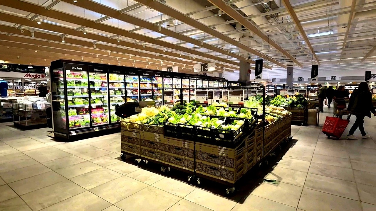 Shopping at an ITALIAN SUPERMARKET 🇮🇹🛒 – INCREDIBLE Fresh Food & Amazing Prices! 4K Shopping at an ITALIAN SUPERMARKET 🇮🇹🛒 – INCREDIBLE Fresh Food & Amazing Prices! 4K