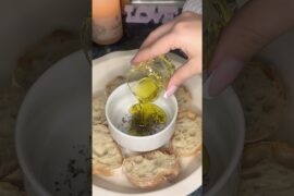 Camembert cheese baked with garlic baguette🧀🥖 #cheese #appetizer #wine #snake #easydinner