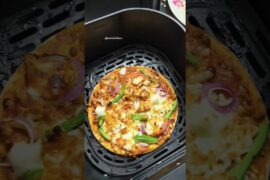 make Pizza in the Airfryer #ramadan#viral#shorts#trending#viralvideo #shortvideos#food#youtubeshorts