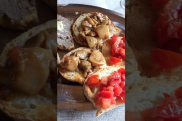 Bruschette funghi porcini pomodori fegatini peperoni #italiancuisine #food #assaggiamo #bruschette