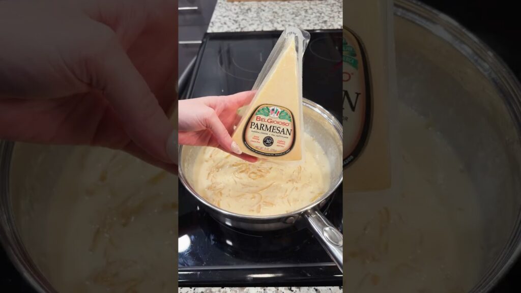 caramalized onion alfredo pasta! full recipe below! #recipes #shorts #viral #explore #trend #easy