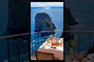 Dining in Capri is all about that "pinch-me