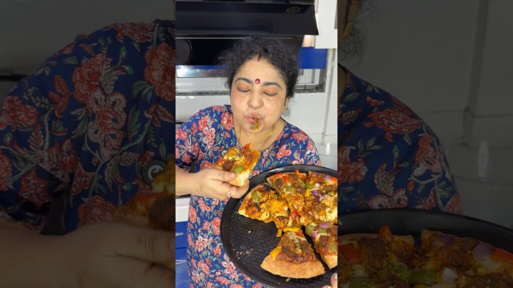 CHEESY CHICKEN PIZZA RECIPE HOMEMADE 🍕#shortsfeed #pizza #pizzarecipe #shortvideo #shorts #short