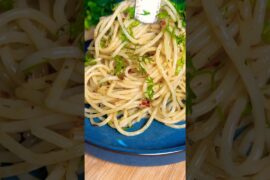 5-Minute Aglio e Olio Pasta🍝Garlic Spaghetti😍#shorts #shortsfeed
