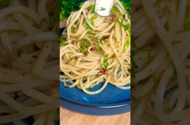5-Minute Aglio e Olio Pasta🍝Garlic Spaghetti😍#shorts #shortsfeed