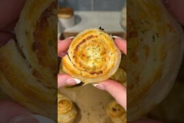 easy cheesy garlic butter pinwheels recipe 😋 #cooking #recipe #food #shorts #cheese #easyrecipe