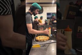 #pizzajohns #itspizzatime #bbqpizza #pizzalover #pizzarecipes #food #pizzatoppings