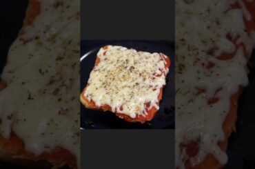 Don't tell Italy I did this... 🇮🇹🤫 #shorts #breadpizza #foodhacks#food #italy #breadpizza