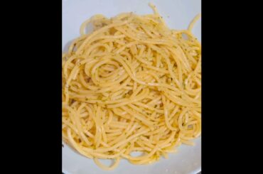 Aglio Olio Pasta 😋 #pasta #italianfood #italian #speghetti #cooking #food