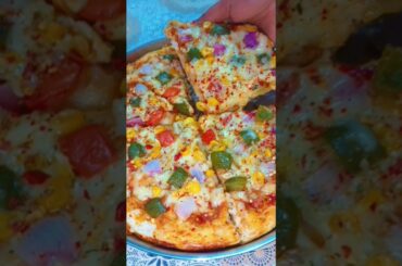 बिना oven के कढ़ाई में बनाए Domino's style pizza #shorts #viral #trending #pizza #ytshorts #cooking