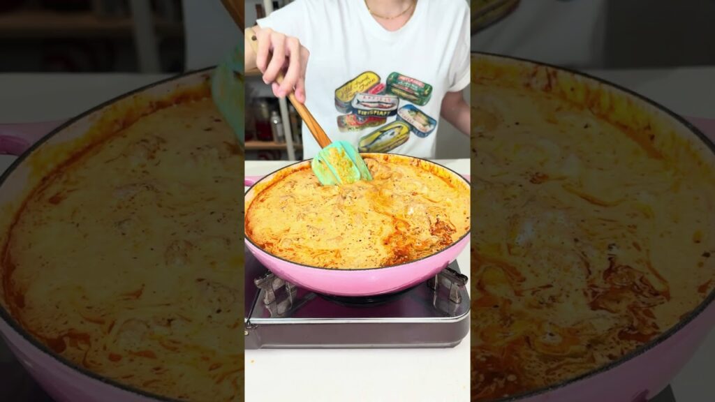 Can’t decide between Italian or Korean, so I mixed both 😍 Chicken & Sausage Gochujang Pasta~