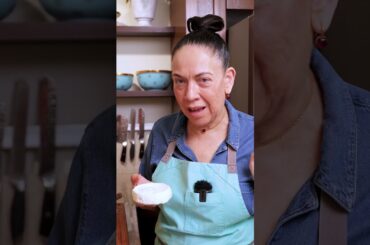 Hoy tu voy a enseñar a preparar una mermelada de tomate sobre queso brie. | #Shorts #EdnaMx