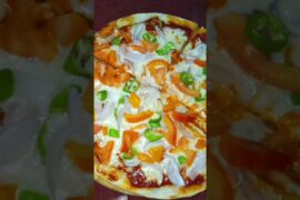 बिना ओवन के तवा पिज़्ज़ा 🍕 | 10 मिनट में Crispy Cheesy Pizza Recipe#pizza #pizzarecipe #viralrecipe