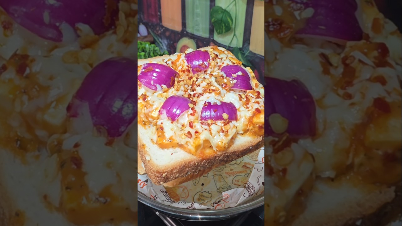 5 Minute Bread Pizza | Easy Cheesy Snack Recipe #pizzashort #short 5 Minute Bread Pizza | Easy Cheesy Snack Recipe #pizzashort #short