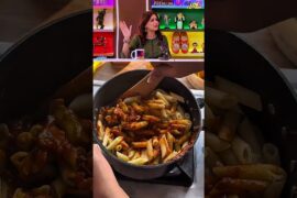 Creamy Pasta Recipe in 60 Seconds | Easy & Delicious Pasta 🍝 #celebrityrecipe  #shorts