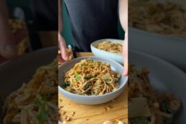 🧅🍄‍🟫🍝 Cremige Zwiebel-Pilz-Pasta, einfach im Ofen & vegan!