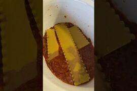 Lasagna in the crockpot 😋 #shorts #cooking #follow #food #lasagna