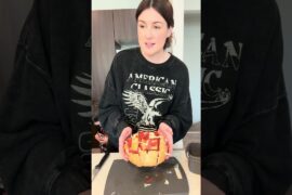 let’s make @HormelFoodsCorp  pepperoni pizza pull apart bread! #recipe #foodreview #easyrecipe