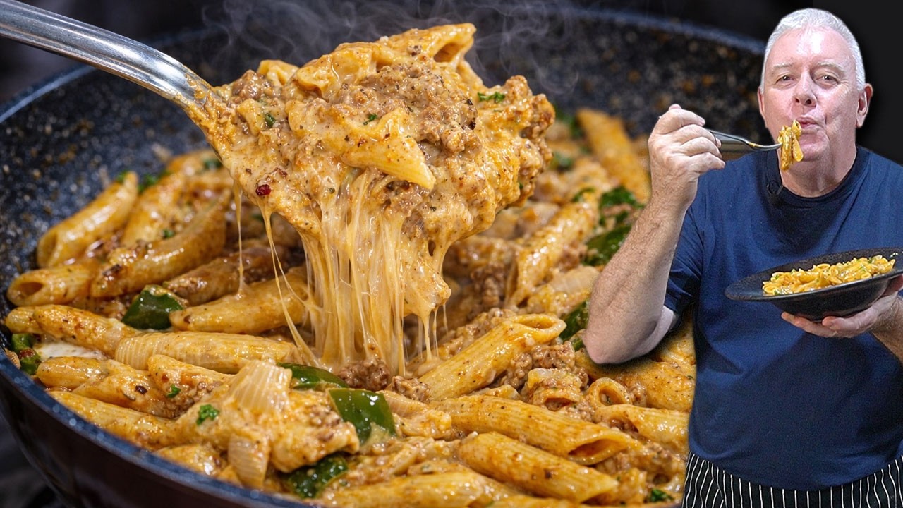 One Pan Creamy Beef Pasta — The Easiest Dinner Ever (15 minutes) One Pan Creamy Beef Pasta — The Easiest Dinner Ever (15 minutes)