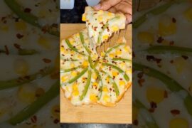 Bread Pizza 🍕 #shorts #youtubeshorts #ytshorts #food #breadpizza #easyreadyfood #food
