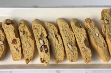 Crunchy Almond Biscotti (Cantucci) – Easy Italian Cookie Recipe.