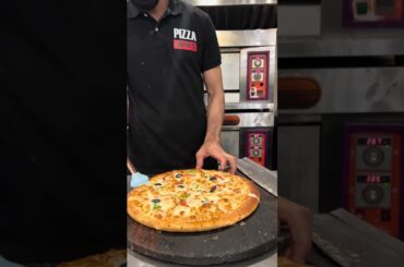 #pizzajohns #itspizzatime #bbqpizza #pizzalover #pizzarecipes #food #pizzatoppings