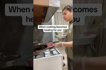 Cooking something 😉 #healing #cooking #internationalstudent #italy #shorts