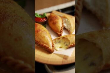 #viral #howtomakewhitesaucepasta #italy #food #recipe #video #viralvideo #viralshort #viralshorts