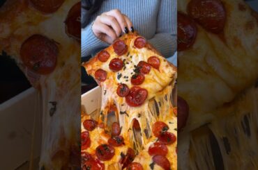 Some of the BEST PIZZA WE’VE EVER DEVOURED at Carmelina's of Amityville in NY! 🍕🥖🔥🤤 #DEVOURPOWER