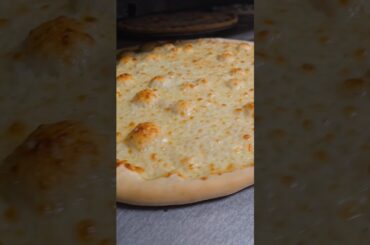 White Mozzarella Cheese Peynirli Pizza Baking Cutting #pizzacutting #mozzarellacheesepizza 🍕🍕🍕