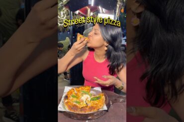 Expensive pizza Vs street vala pizza 🍕 konsa best hai 🤩😌 #foodchallenge #pizza  #indianstreetfood