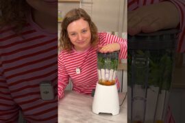 Herzhaften Spinat-Waffeln mit Räucherlachs und Dill-Dip. 🧇💚