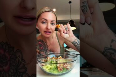 542 cals, 42g protein leftover pizza Caesar salad 🍕🥗