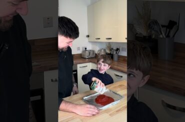 We made “healthy pizza fries” they’re definitely not healthy but they tasted amazing 🤩