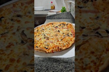 Pizza #shorts #food #cooking #food #foodie #pizzapizza