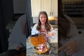 Viral for a reason😍 Crispy Pasta Salad recipe below: For the pasta: 1 box protein bow tie pasta 1-2