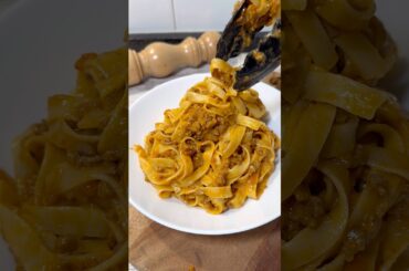 Pasta a la boloñesa 🍝👨🏻‍🍳 ¡La receta original! #recetas #youtubeshorts