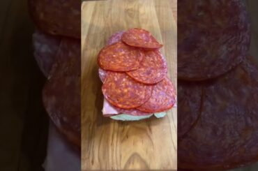 Italian recipes: The 4-minute sub formula 🥪 #italianfood #subsandwich #sandwichrecipe #ham #salami