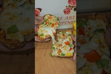 Cheesy Bread Pizza 😋 #shorts #jhakkassswad #breadpizza #pizza #youtubeshorts #viralrecipe #cooking