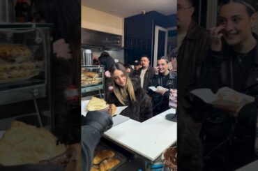 Beautiful Girl On shop 😍❤ #trending #trendingshorts #shortsfeed #food #foodie #italy #youtubeshorts